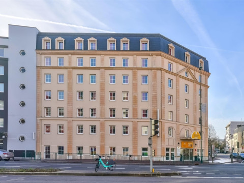 PREMIERE CLASSE PARIS OUEST PONT DE SURESNES