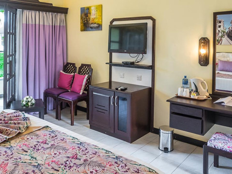 Prideinn Flamingo Beach Resort