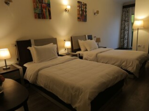 PYRAMID EDGE HOTEL