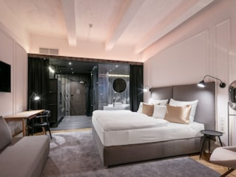 PYTLOUN BOUTIQUE