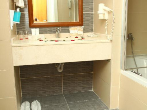 Queen's Park Le Jardin Resort