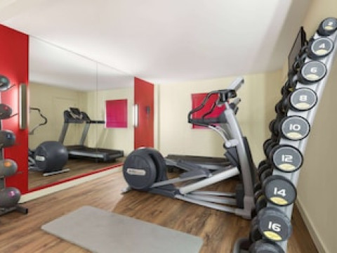 RAMADA BY WYNDHAM LONDON NORTH M1