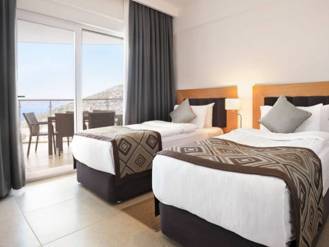 RAMADA HOTEL & SUITES