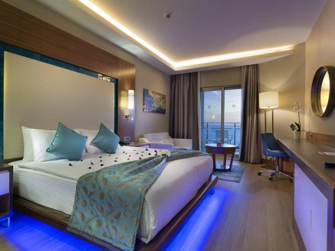 HOTEL CUBIX