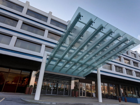 RENAISSANCE LONDON HEATHROW HOTEL