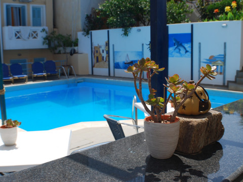 Renia Hotel