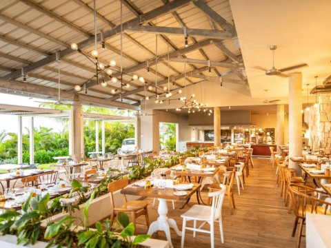 Victoria Beachcomber Resort & Spa For 2