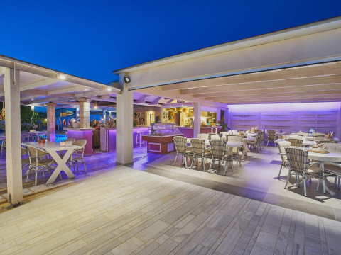 Golden Bay Hotel