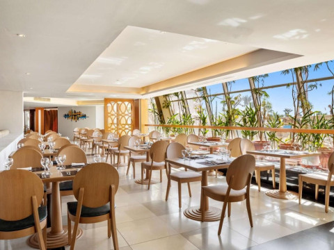 DoubleTree by Hilton Sharks Bay