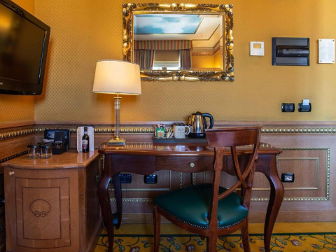 River Palace Hotel