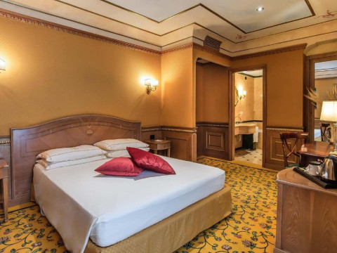River Palace Hotel