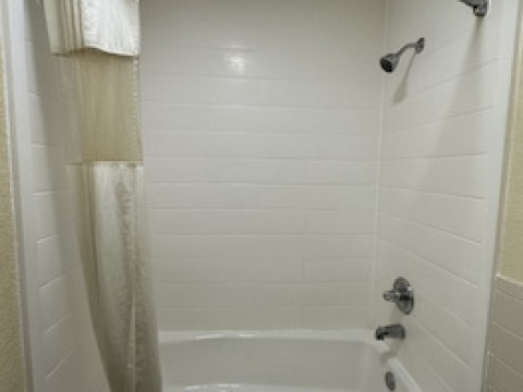 RODEWAY INN & SUITES HIGHWAY 290 NORTHWEST