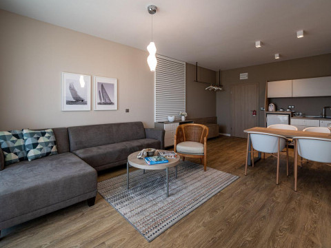 ROMANCE FAMILY SUITES