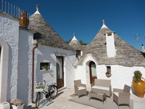 ROMANTIC TRULLI