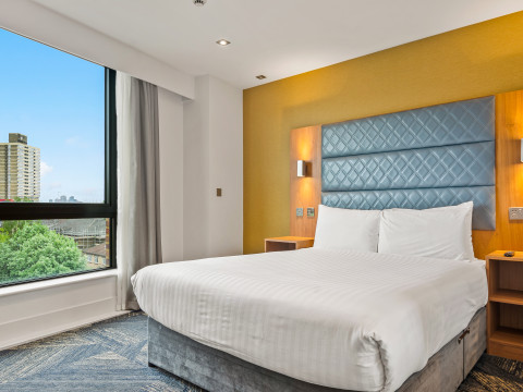 Roomzzz London Stratford