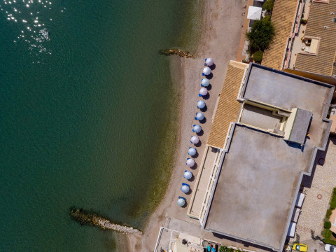 Rossis Beach Hotel