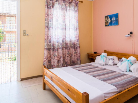 ROUSSAS STUDIOS AND APARTMENTS