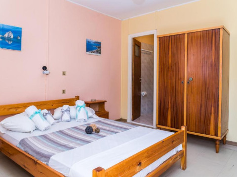 ROUSSAS STUDIOS AND APARTMENTS