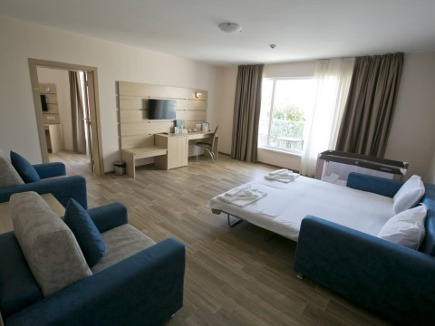 ROYAL BAY KAVARNA