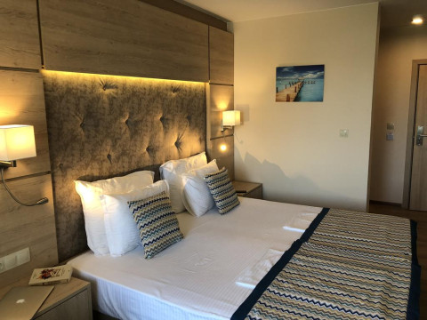 ROYAL BAY KAVARNA