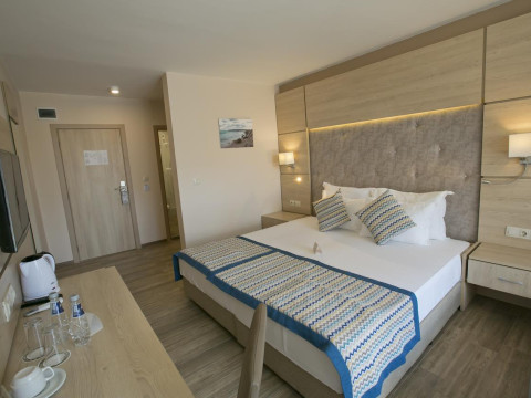 ROYAL BAY KAVARNA