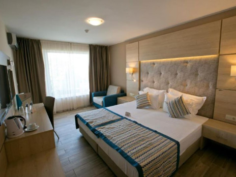 ROYAL BAY KAVARNA