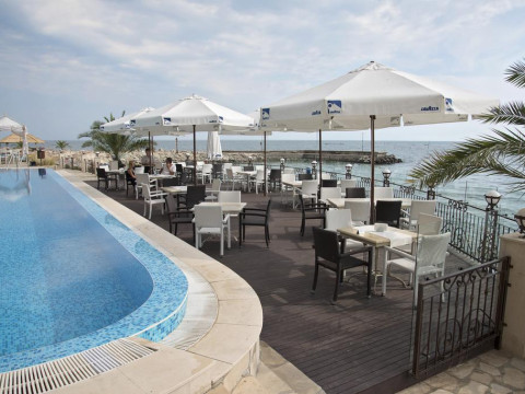 ROYAL BAY KAVARNA