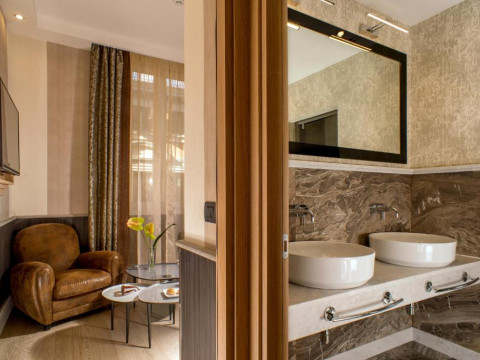 Royal Court Hotel