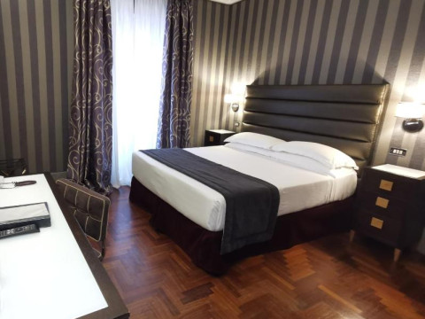 Royal Court Hotel