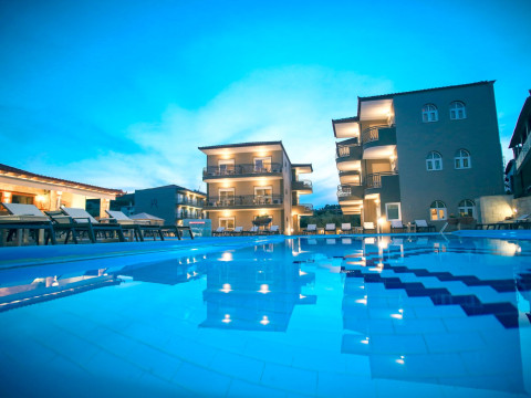 Royal Hotel and Suites
