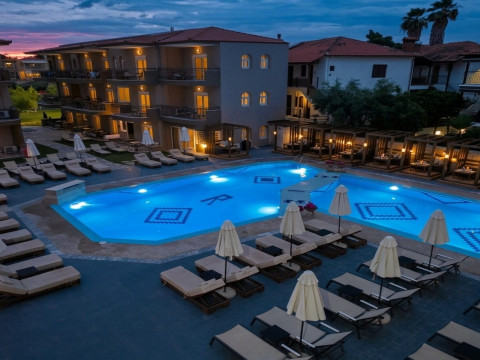 Royal Hotel and Suites