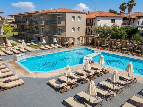Royal Hotel and Suites
