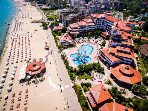 Royal Palace HELENA SANDS