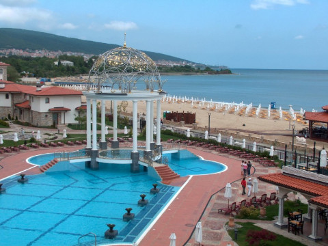 Royal Palace HELENA SANDS