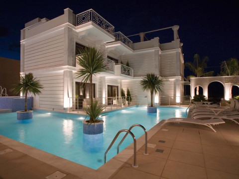 Royal Palace Resort & Spa