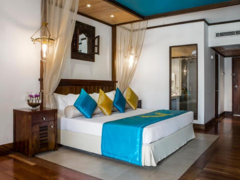 Royal Palms Beach Hotel
