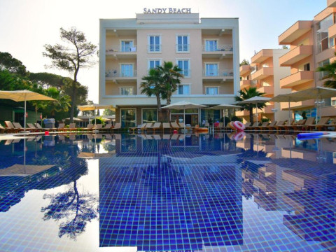 Hotel Sandy Beach Resort
