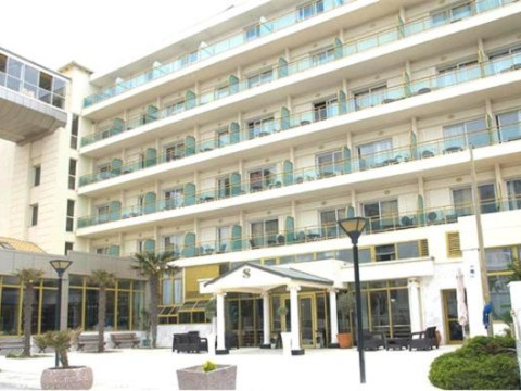 Santa Beach Hotel