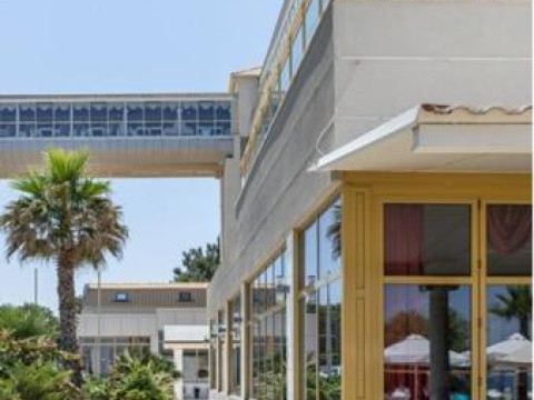 Santa Beach Hotel