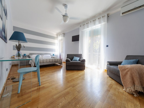 Sant'Orsola Colorful Huge Apartment