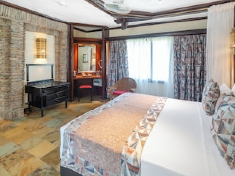SAROVA SHABA LODGE