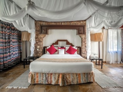 SAROVA SHABA LODGE