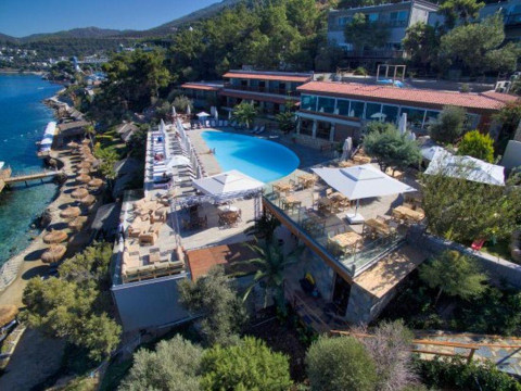 Azura Deluxe Hotel
