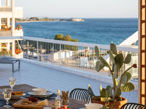 Sea View Beach Penthouse – Athens Coast
