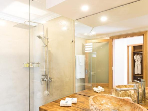 Seasense Boutique Hotel