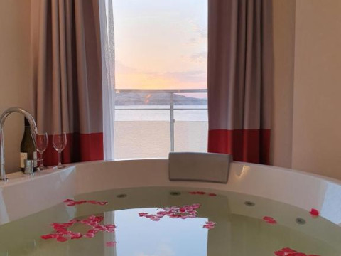 SeaView Hotel