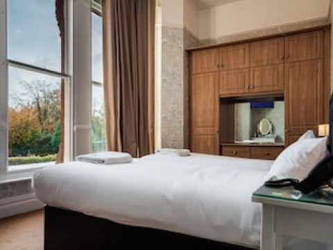 SEFTON PARK HOTEL