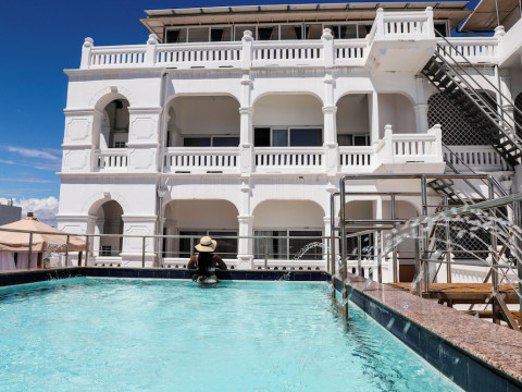SENTRIM CASTLE ROYAL