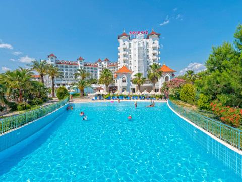 SERENIS HOTEL