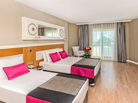 SERENIS HOTEL